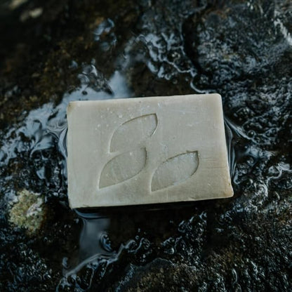 Alaska Glacial Mineral Clay Soap Bar with Goat’s Milk & Organic Oils | Face, Body, Shampoo & Shave | Hydrates & Detoxifies | For All Skin Types – Thieves Blend, 1 Pack